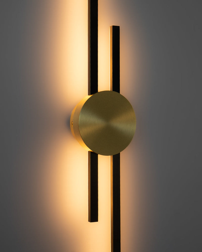 Minimalist Elles wall lamp